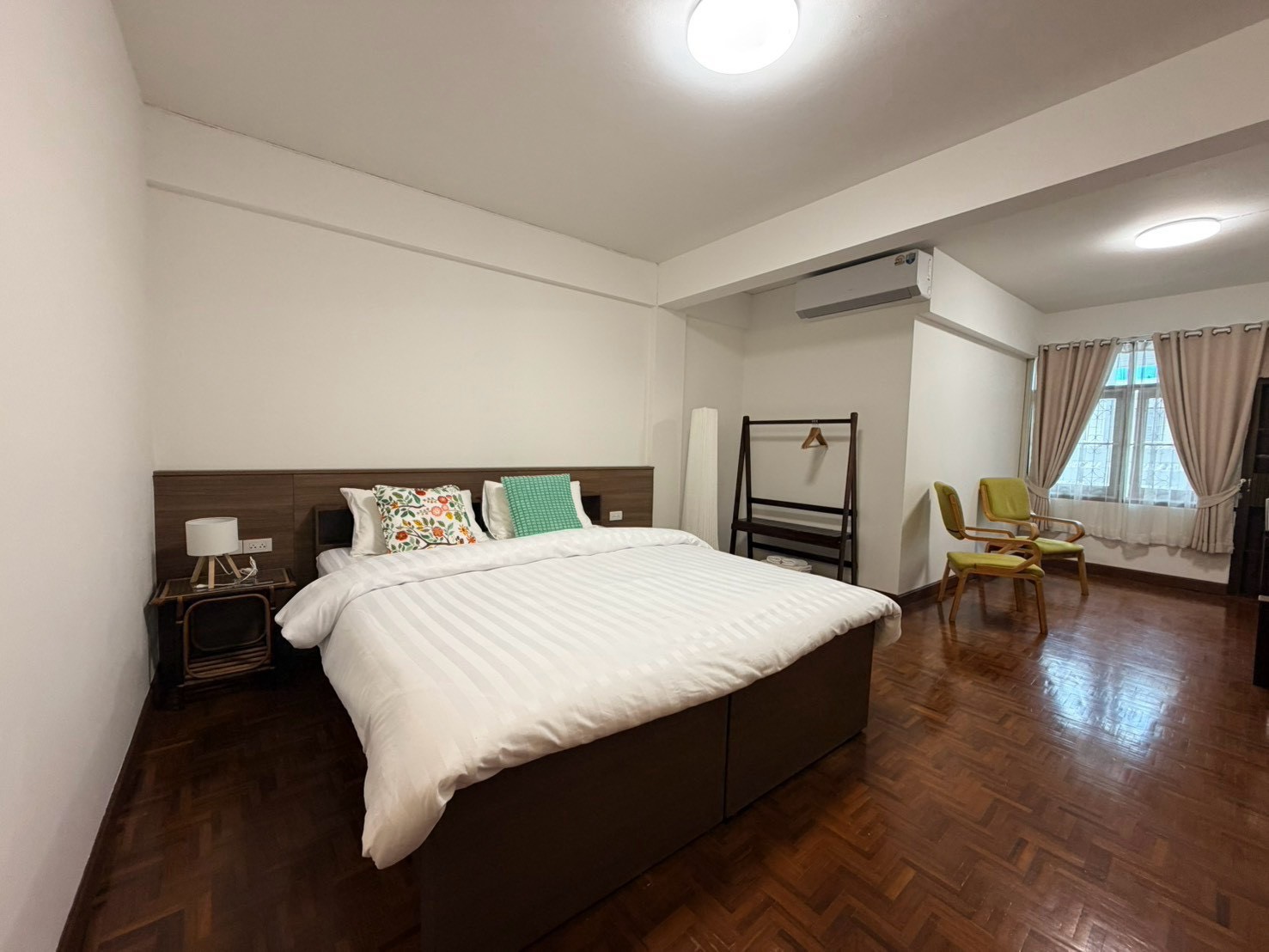 ห้องดีลักซ์พร้อมระเบียง - Sabai House Hotel